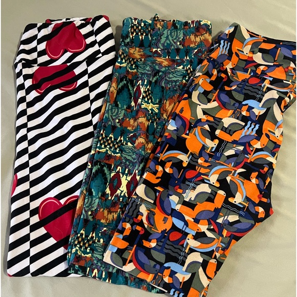 Lularoe Leggings Bundle 3 Pair One Size Valentine❤️ - Picture 1 of 4